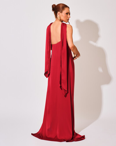 FotoVestido de Festa Longo em Cetim Fluido um Ombro Só com Lenço Marsala