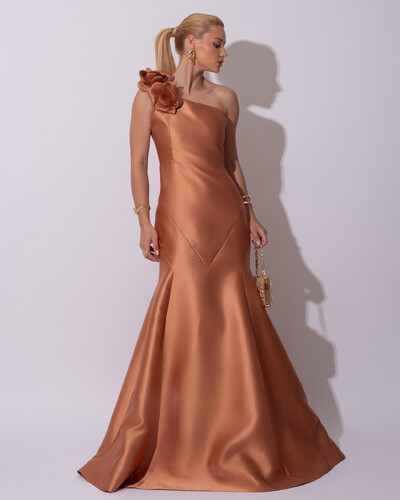 Foto Vestido de Festa Longo Zibeline um Ombro Só Flor Removível Saia Sereia Mocha Mousse