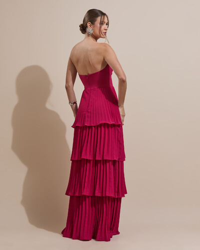 FotoVestido de Festa Longo Tomara que Caia Crepe Chiffon Plissado Camadas Cereja