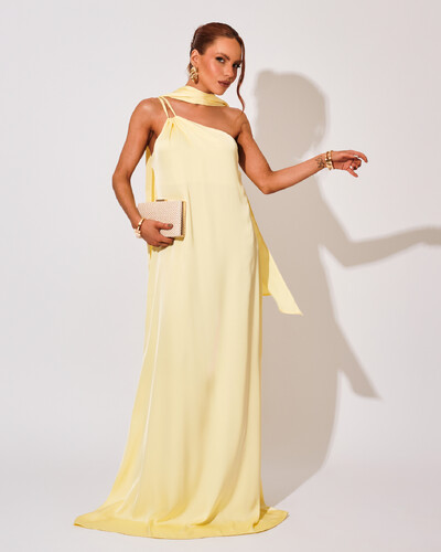 Foto Vestido de Festa Longo em Cetim Fluido um Ombro Só Amarelo Manteiga