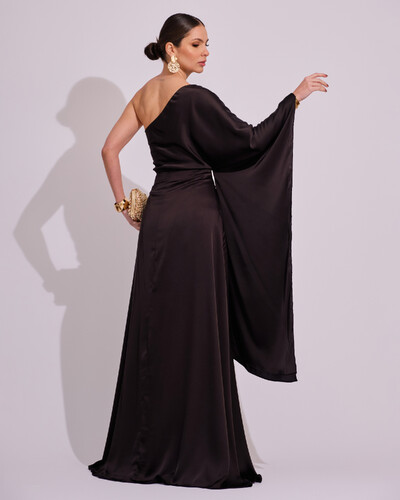 FotoVestido Longo de Cetim Fluido uma Manga e Detalhe Torcido Preto