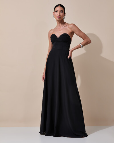 Foto Vestido de Festa Longo Tomara que Caia Crepe Chiffon Decote Coração Lenço Preto