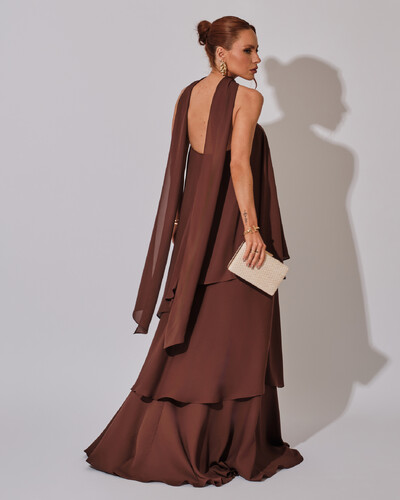 FotoVestido de Festa Longo Chiffon Crepe em Camadas com Lenço Marrom
