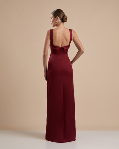 FotoVestido de Festa Longo Alfaiataria Decote Coração com Alças e Fenda Marsala