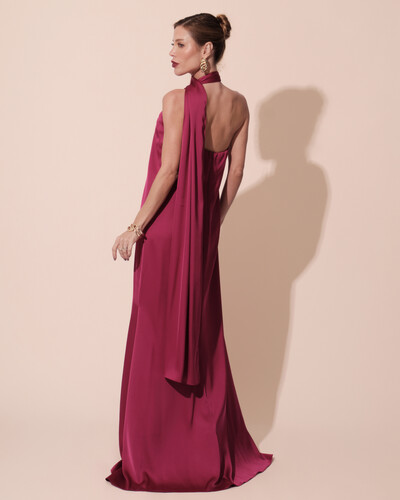 FotoVestido de Festa Longo Cetim Fluido Um Ombro Só Beterraba