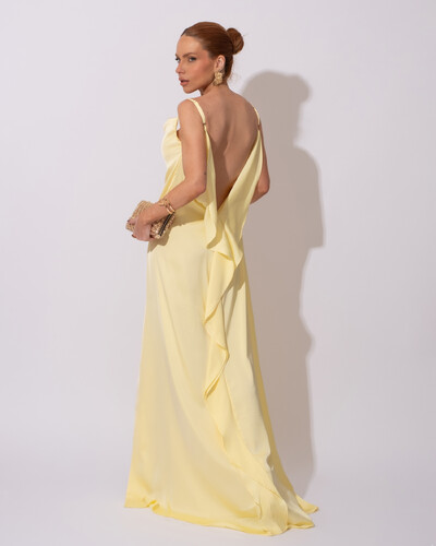 FotoVestido de Festa Longo Babado Costas Cetim Fluido e Fenda Amarelo Manteiga