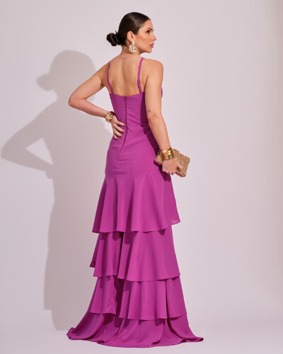 FotoVestido Longo Frente Única em Crepe com Babados e Camadas Fúcsia