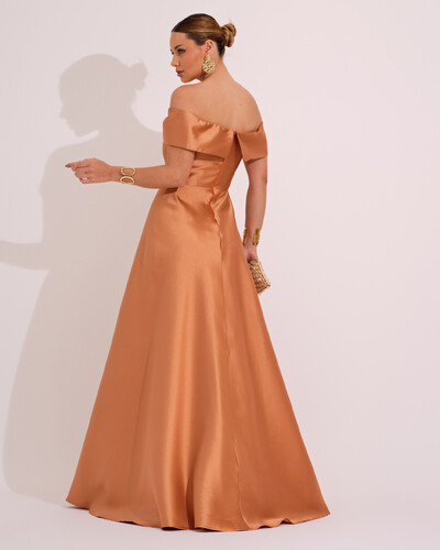 FotoVestido de Festa Longo Ombro a Ombro Laço Zibeline com Fenda Mocha Mousse