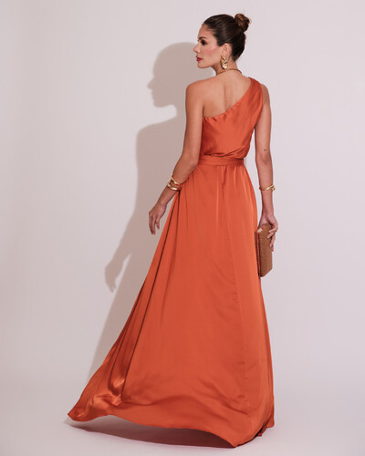 FotoVestido Longo um Ombro com Busto Blousê e Fenda Terracota