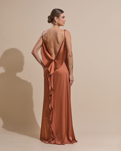 Foto Vestido de Festa Longo Babado Costas Cetim Fluido e Fenda Mocha Mousse