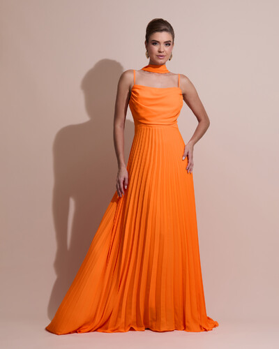 Foto Vestido de Festa Longo Crepe Chiffon Plissado Trançado e Lenço Laranja
