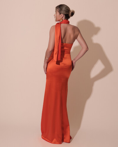 FotoVestido de Festa Longo Cetim Alfaiataria Tomara que Caia com Faixa Lenço Laranja