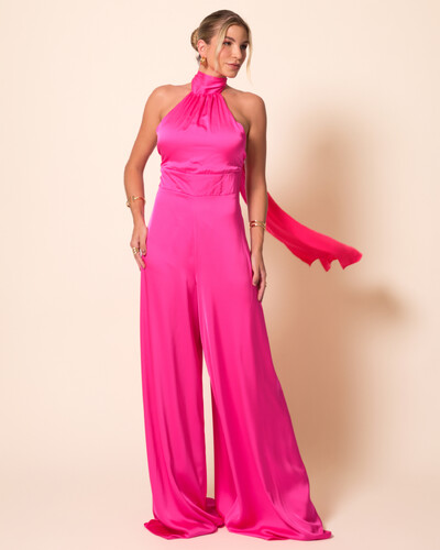 Foto Macacão de Festa Longo em Cetim Fluido com Gola Alta e Lenço Pink