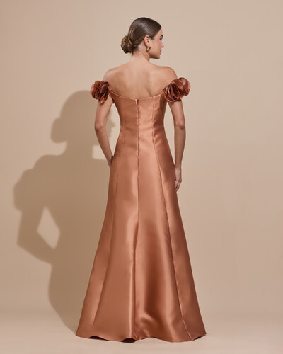 Foto Vestido Longo de Festa Zibeline Ombro a Ombro com Flores e Fenda Mocha Mousse New