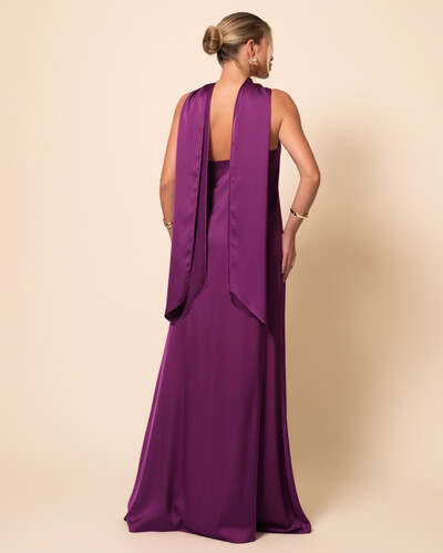 FotoVestido de Festa Longo em Cetim Fluido um Ombro Só com Lenço Roxo