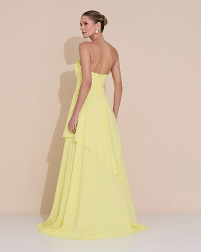 Foto Vestido de Festa Longo Tomara que Caia Crepe Chiffon Drapeado Camadas Amarelo Manteiga