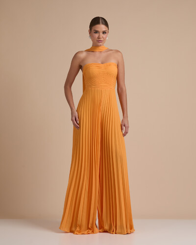Foto Macacão de Festa Longo Crepe Chiffon Tomara que Caia Plissado com Lenço Laranja Manga