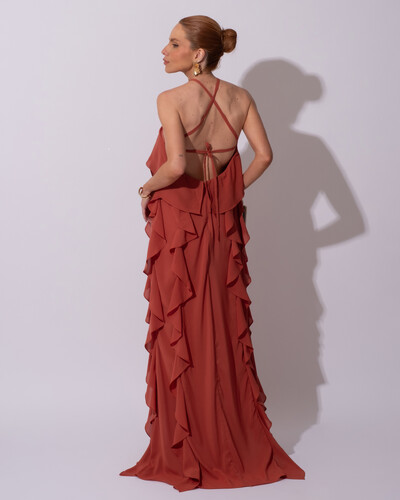 FotoVestido de Festa Longo Crepe Chiffon Frente Única Babados Cascata e Flor Terracota