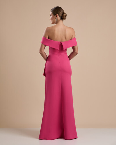 FotoVestido de Festa Longo Ombro a Ombro com Fenda em Alfaiataria Pink