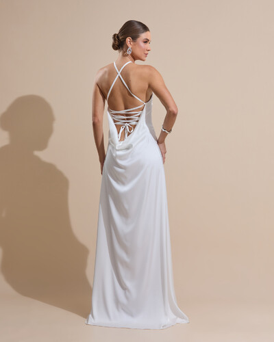 Foto Vestido Longo de Cetim com Decote Triangular e Amarração nas Costas Degagê Branco