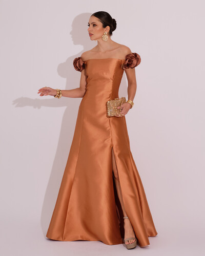 Foto Vestido Longo de Festa Zibeline Ombro a Ombro com Flores e Fenda Mocha Mousse