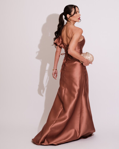 FotoVestido de Festa Longo um Ombro Tomara que Caia Zibeline Mocha Mousse