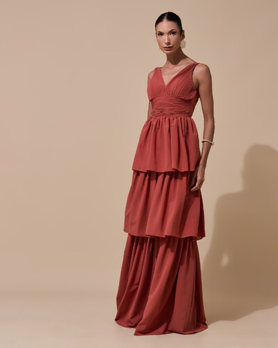 Foto Vestido de Festa Longo Decote V Crepe Chiffon Plissado Camadas Babado Terracota