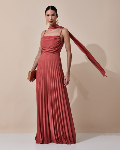 Foto Vestido de Festa Longo Crepe Chiffon Plissado Trançado e Lenço Terracota