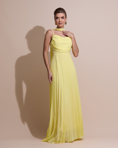 Foto Vestido de Festa Longo Crepe Chiffon Plissado Trançado e Lenço Amarelo Manteiga
