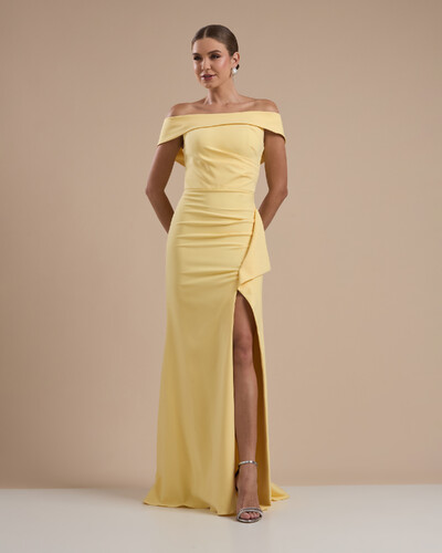 Foto Vestido de Festa Longo Ombro a Ombro com Fenda em Alfaiataria Amarelo Manteiga