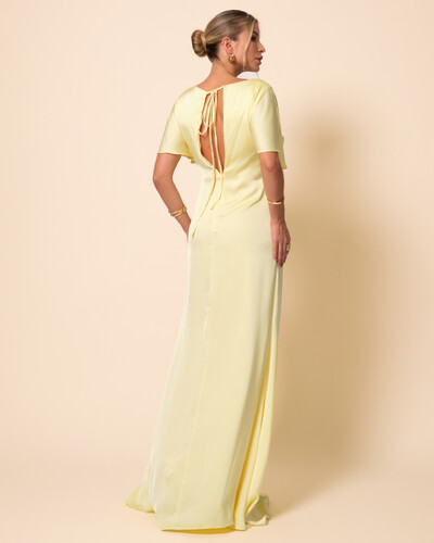 FotoVestido de Festa Longo Cetim Fluido Manga Curta Drapeado Amarelo Manteiga
