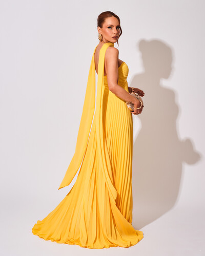 FotoVestido de Festa Longo Tomara que Caia Plissado com Lenço Amarelo