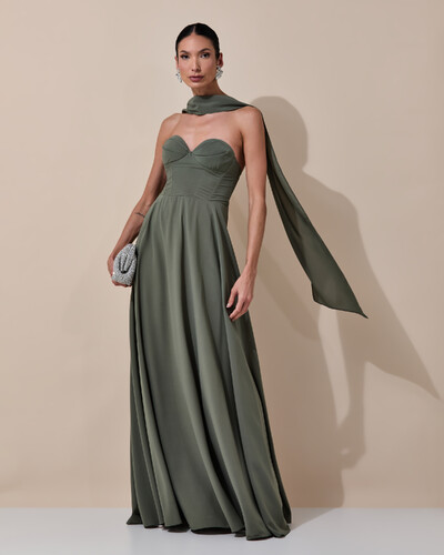 Foto Vestido de Festa Longo Tomara que Caia Crepe Chiffon Decote Coração Lenço Verde Oliva