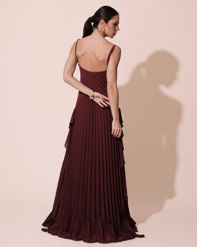 FotoVestido de Festa Longo Crepe Chiffon Alça Fina Saia Plissada com Babado Cascata Marsala