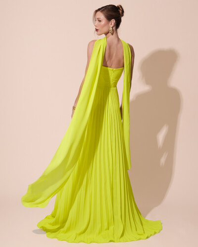 FotoVestido de Festa Longo Tomara que Caia Plissado com Lenço Verde Lima