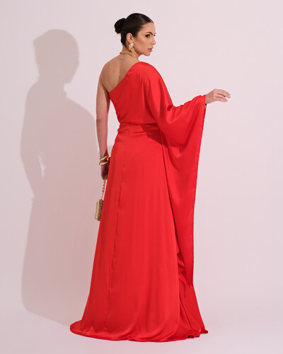 FotoVestido Longo de Cetim Fluido uma Manga e Detalhe Torcido Vermelho