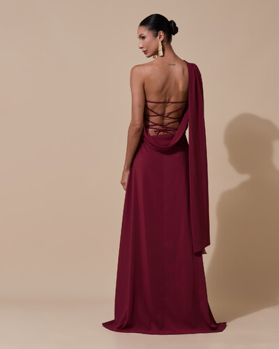 Foto Vestido de Festa Longo Tomara que Caia Crepe Chiffon Lenço Drapeado Costas Trançada Marsala New