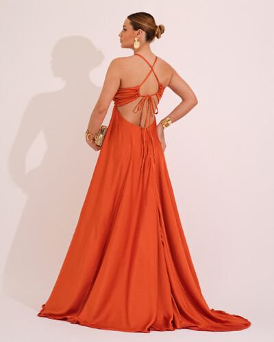 FotoVestido de Festa Longo Cetim Fluido Frente Única Costa Cruzada Terracota