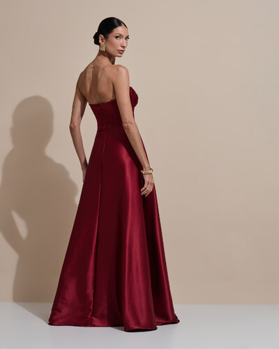 Foto Vestido de Festa Longo Tomara que Caia Decote Coração Cetim Cruzado Costas Marsala