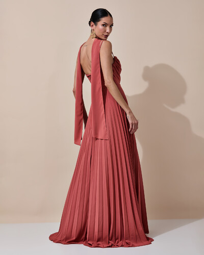 Foto Vestido de Festa Longo Crepe Chiffon Plissado Trançado e Lenço Terracota