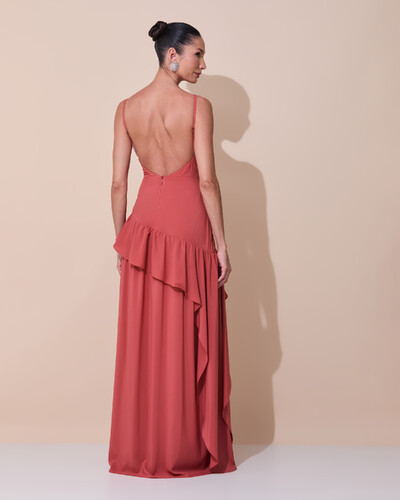 Foto Vestido de Festa Longo Decote Drapeado Crepe Chiffon Fenda Babado Camadas Terracota