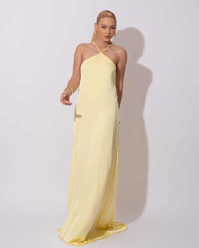 FotoVestido Longo de Cetim com Decote Triangular e Amarração nas Costas Degagê Amarelo Manteiga