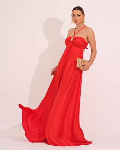 Foto Vestido de Festa Longo Cetim Fluido Frente Única Costa Cruzada Vermelho