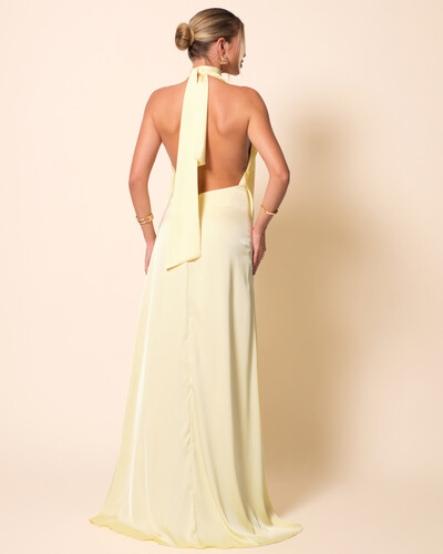 FotoVestido de Festa Longo Cetim Fluido Frente Única Degagê Mil Formas Amarelo Manteiga