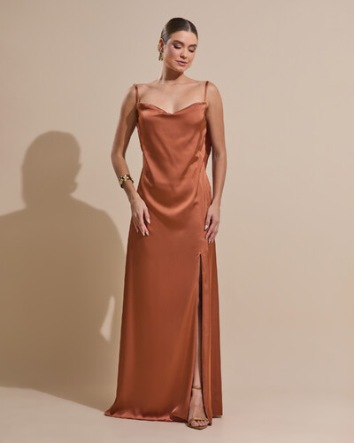 Foto Vestido de Festa Longo Babado Costas Cetim Fluido e Fenda Mocha Mousse
