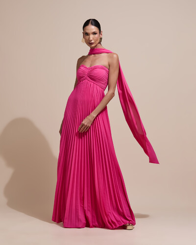 Foto Vestido de Festa Longo Tomara que Caia Plissado com Lenço Pink New