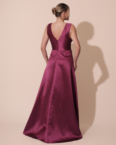 FotoVestido de Festa Longo Plus Size Zibeline Faixa e Flor Fúcsia Beterraba