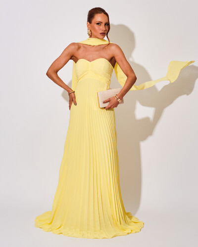 Foto Vestido de Festa Longo Tomara que Caia Plissado com Lenço Amarelo Manteiga