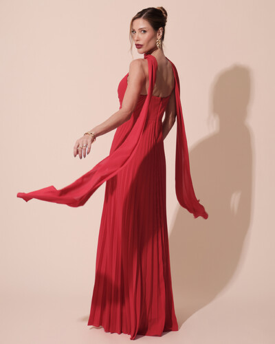 FotoVestido de Festa Longo Plissado Crepe Chiffon com Alça e Lenço Vermelho