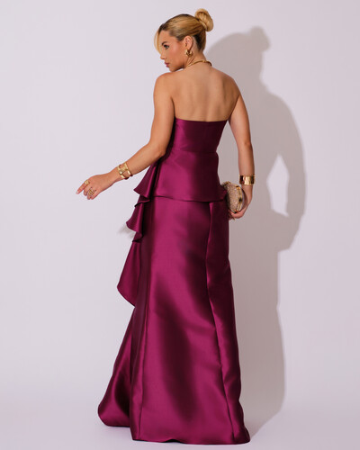 FotoVestido de Festa Longo Tomara que Caia Babado Cascata Fúcsia Beterraba